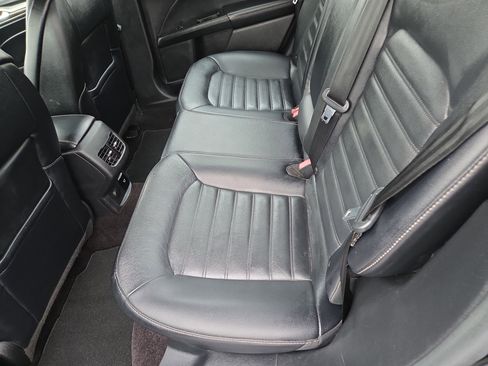 Used 2017 Ford Fusion SE w/ Fusion SE Technology Package image 12