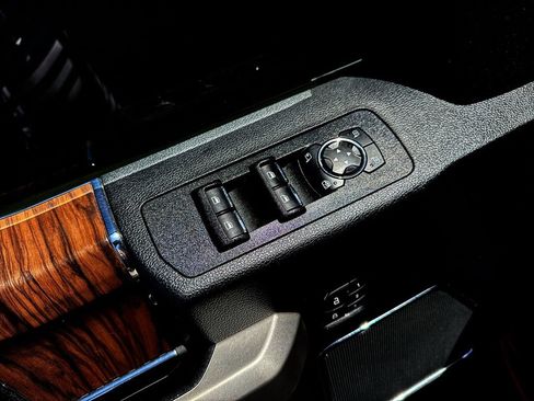 Used 2019 Ford F150 Lariat w/ Equipment Group 502A Luxury AWD/4WD image 13