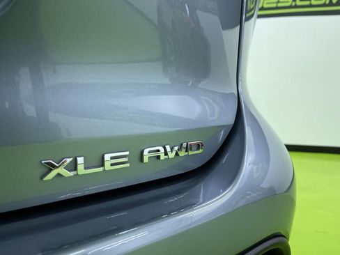 Used 2023 Toyota Highlander XLE image 14