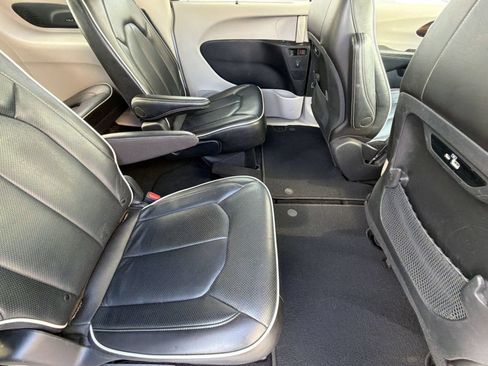 Used 2022 Chrysler Pacifica Limited FWD image 30