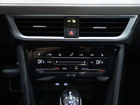 New 2026 Volkswagen Taos SE FWD image 20