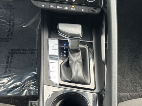 Used 2025 Hyundai Elantra SEL image 37