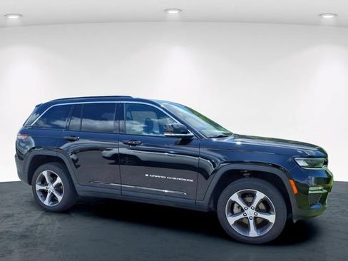 Used 2024 Jeep Grand Cherokee Limited AWD/4WD image 10