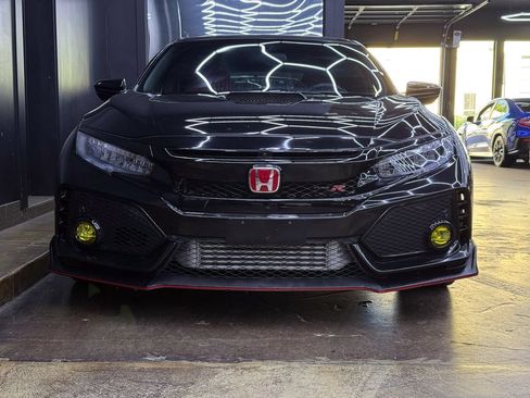 Used 2017 Honda Civic Type R image 2