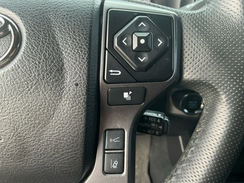 Used 2022 Toyota Tacoma TRD Off-Road image 23