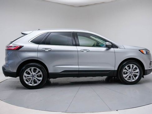 Used 2022 Ford Edge Titanium image 2