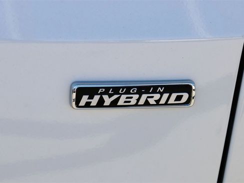 New 2025 Ford Escape SE image 9