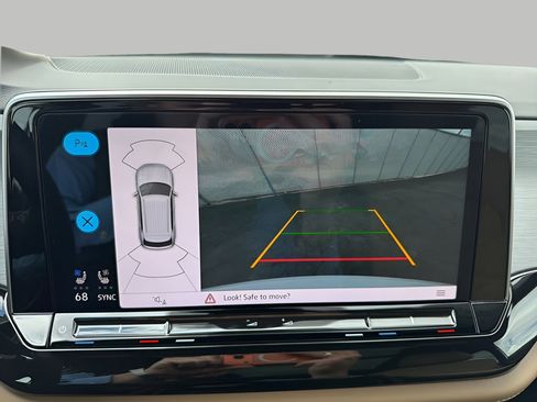 Used 2025 Volkswagen Atlas Cross Sport SE w/ Panoramic Sunroof Package image 17