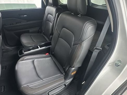 Used 2024 Nissan Pathfinder SL w/ SL Premium Package image 12