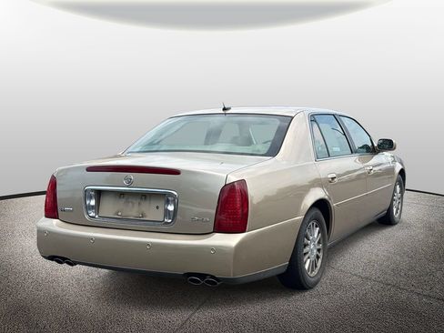Used 2005 Cadillac De Ville DHS w/ Equipment Group FWD image 2
