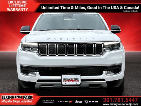 Used 2024 Jeep Wagoneer L Series II w/ Flexible Seating Group AWD/4WD image 2