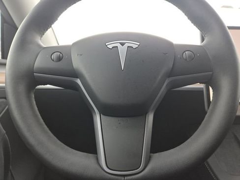 Used 2025 Tesla Model Y Long Range image 33