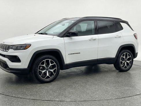 Used 2025 Jeep Compass Limited AWD/4WD image 3