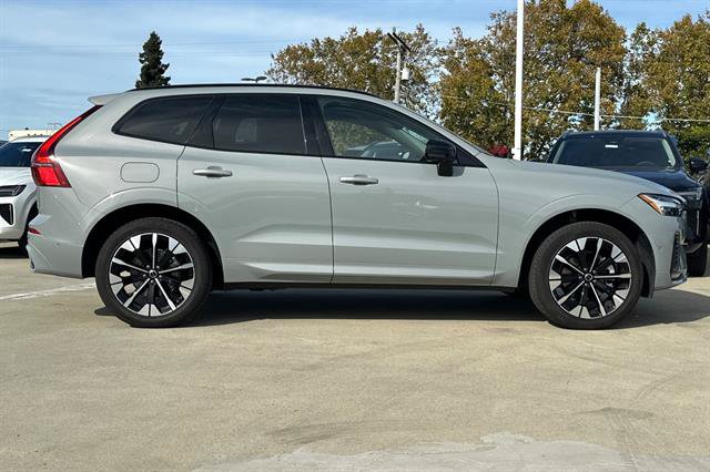 Used 2026 Volvo XC60 B5 Plus w/ Climate Package AWD/4WD image 2