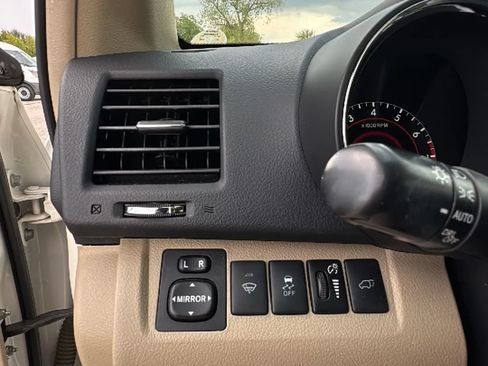 Used 2012 Toyota Highlander Limited FWD image 18