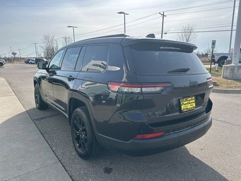 Used 2024 Jeep Grand Cherokee L Laredo image 7