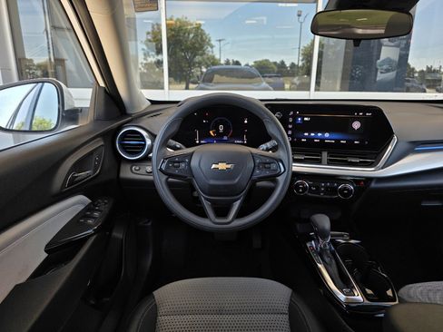 Used 2024 Chevrolet Trax LT image 5