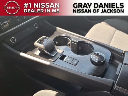 Used 2023 Nissan Rogue S AWD/4WD image 19