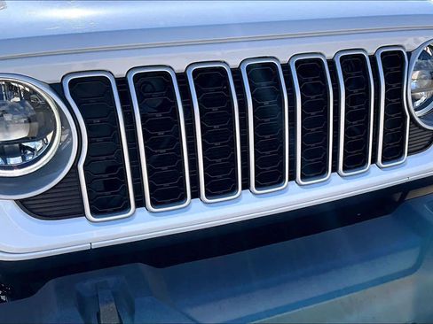 Used 2026 Jeep Wrangler Unlimited Sahara AWD/4WD image 30