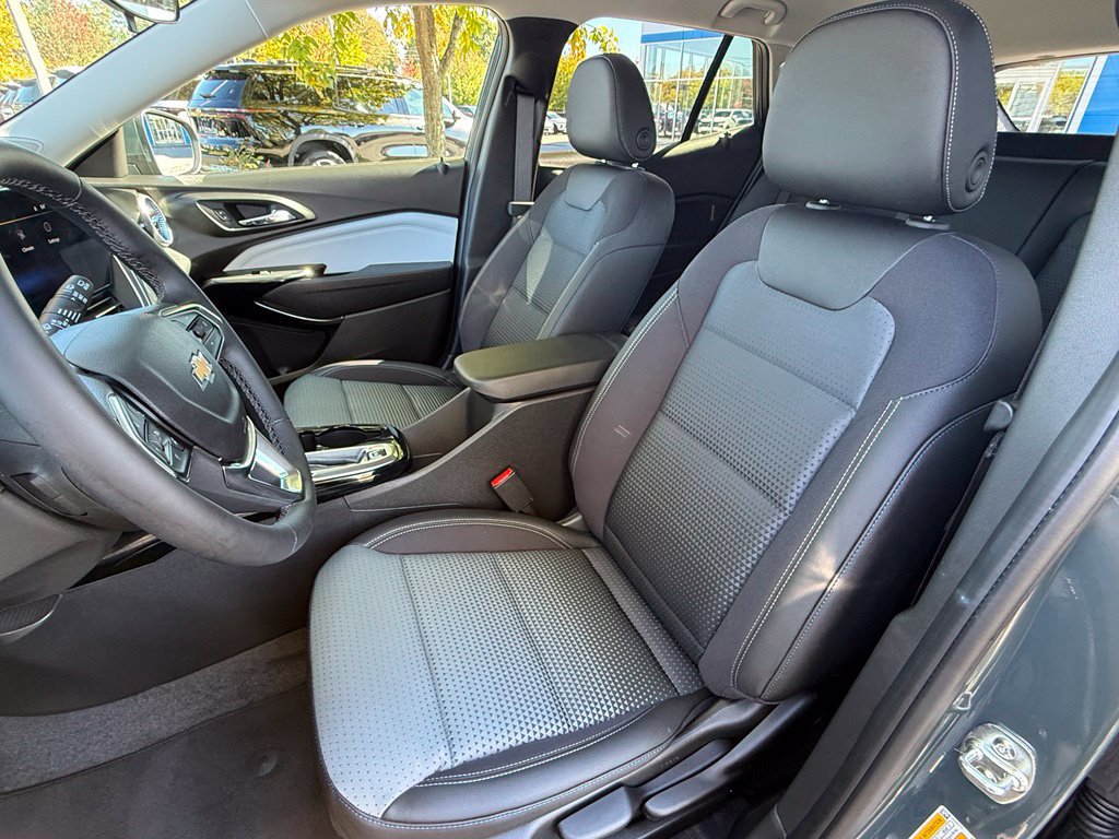 Used 2026 Chevrolet Trax LT w/ LT Convenience Package FWD image 22