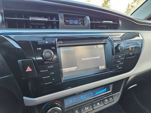 Used 2015 Toyota Corolla LE image 18