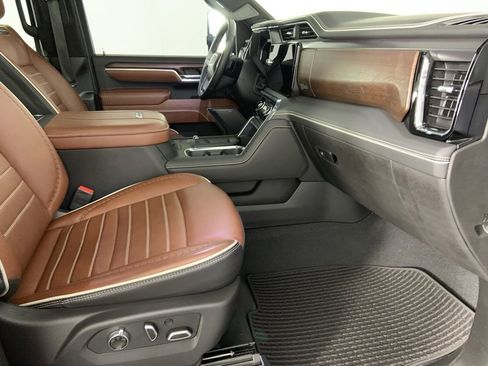 Used 2025 GMC Sierra 3500 Denali Ultimate image 18