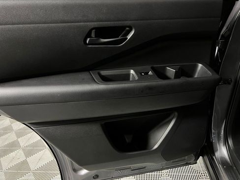 Used 2024 Nissan Pathfinder SV w/ Black Appearance Package image 27