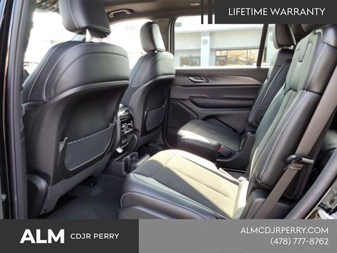 New 2025 Jeep Grand Cherokee L Altitude AWD/4WD image 7