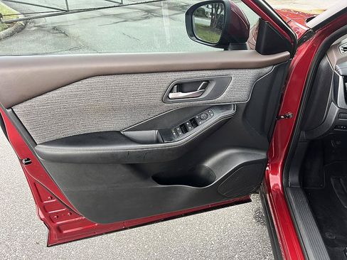 Certified 2022 Nissan Rogue SV FWD image 19