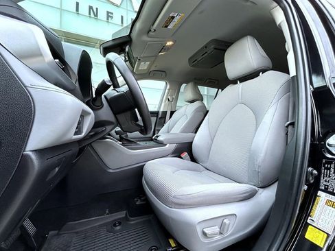 Used 2023 Toyota Highlander L image 10