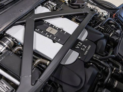 Used 2020 Aston Martin DBS Superleggera image 11