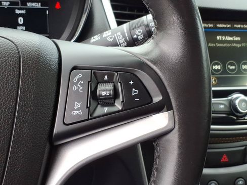 Certified 2019 Chevrolet Trax LT w/ LT Convenience Package FWD image 17