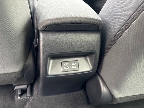 Used 2025 Toyota Corolla LE FWD image 21