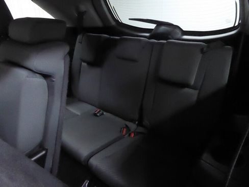 Used 2019 Toyota Highlander LE FWD image 25