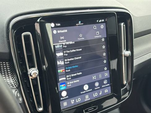 Certified 2025 Volvo XC40 B5 Plus AWD/4WD image 18