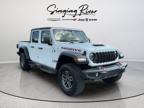 Used 2024 Jeep Gladiator Mojave w/ Technology Group AWD/4WD image 1