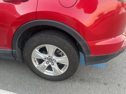 Used 2017 Toyota RAV4 LE image 7