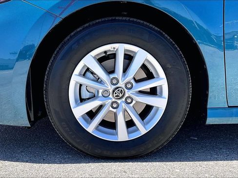 Used 2025 Toyota Camry LE FWD image 34