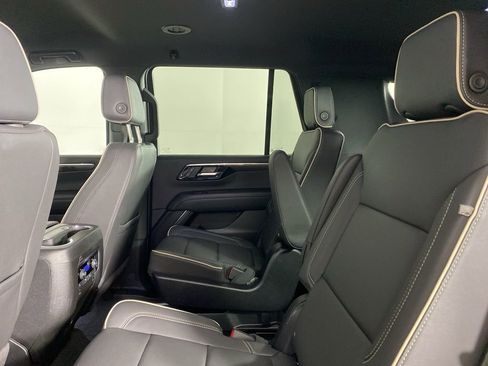 Used 2025 Chevrolet Tahoe Premier AWD/4WD image 13