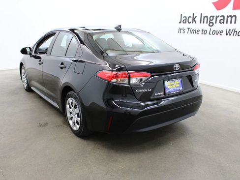 Used 2025 Toyota Corolla LE FWD image 3