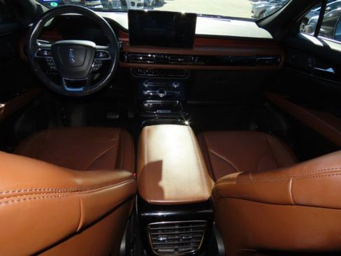 Certified 2023 Lincoln Nautilus Reserve w/ Luxury Package image 23