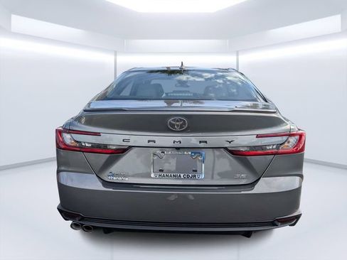 Used 2025 Toyota Camry SE FWD image 4