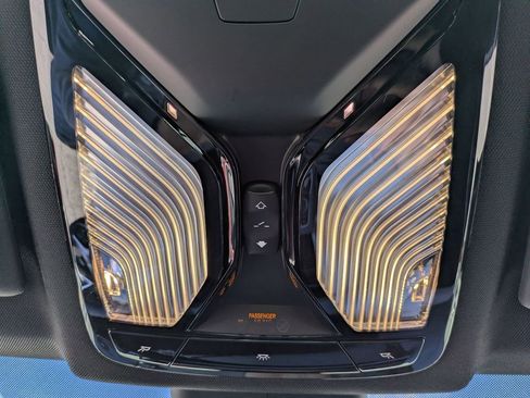 Used 2025 BMW 330i xDrive Sedan w/ Premium Package image 15