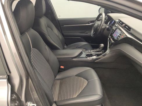 Used 2020 Toyota Camry SE w/ Convenience Package FWD image 21