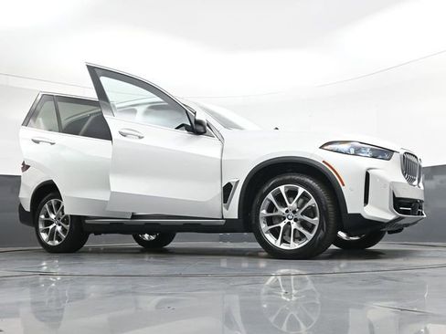 Used 2024 BMW X5 xDrive40i w/ Premium Package AWD/4WD image 46