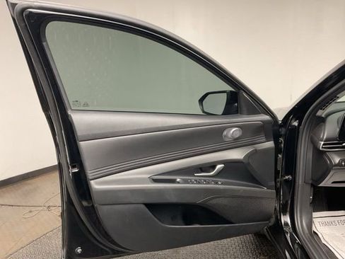 Used 2023 Hyundai Elantra SEL w/ Convenience Package FWD image 10