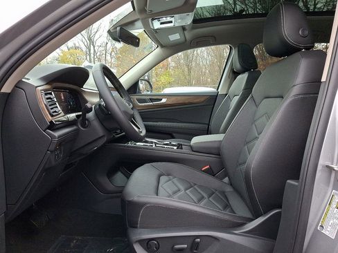 New 2026 Volkswagen Atlas SE image 9