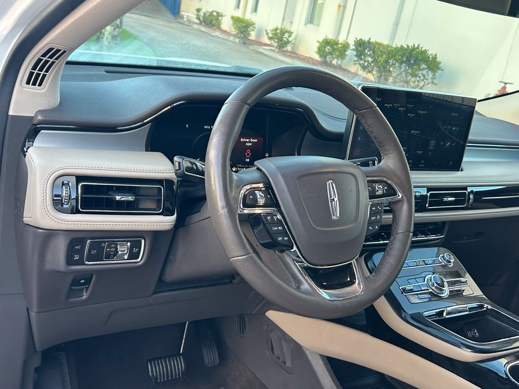 Used 2023 Lincoln Nautilus FWD w/ Premium Package image 31