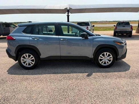 Used 2025 Toyota Corolla Cross L FWD image 4