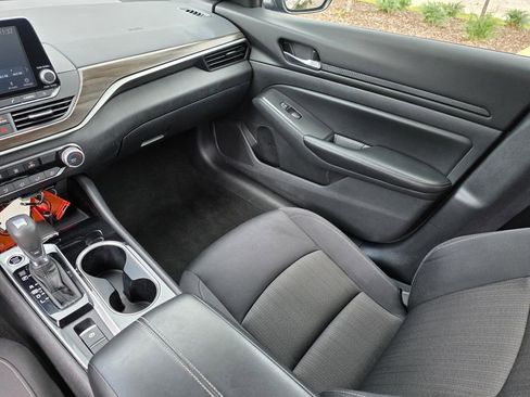 Used 2024 Nissan Altima 2.5 SV AWD/4WD image 27